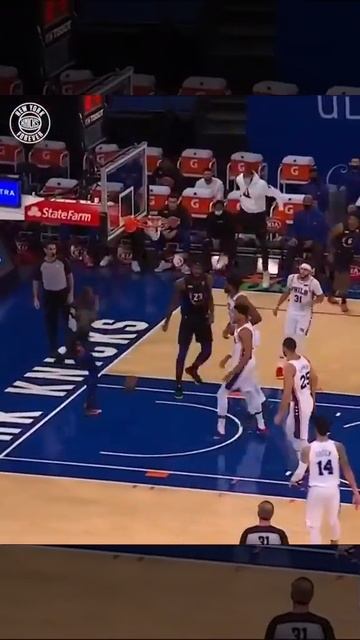 Julius Randle is on fire right now #NBA смотреть онлайн