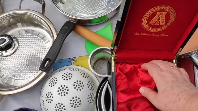 БАРАХОЛКА В КИЕВЕ МАРТ 2024. НЕОЖИДАННО! СЮРПРИЗ! ФАРФОР СССР ЗА КОПЕЙКИ. СЕРЕБРО. ДУХИ СССР. смотреть онлайн