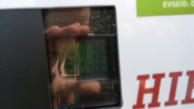 Opel Ampera E an der Ladestation in Stade im Dubbenweg 107 bei der Wohnstätte смотреть онлайн