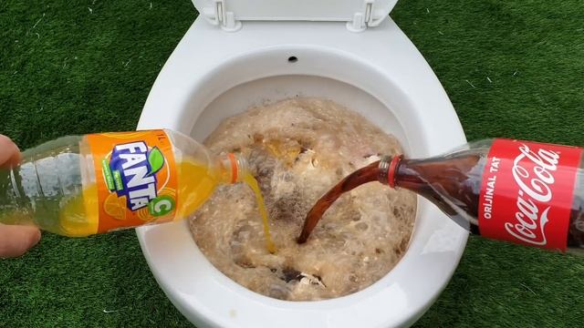 Experiment !! ICE CREAM vs TOILET Coca Cola, Fanta and Mentos смотреть онлайн