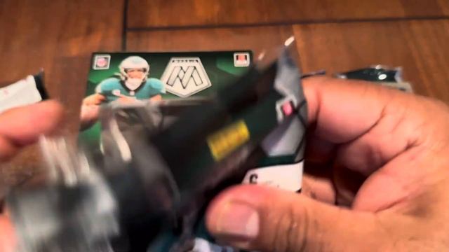 My last 2023 MOSAIC Blaster Box of NFL Football Trading Cards! 🥹 Can we get luck again? 🙏 смотреть онлайн