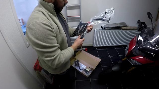 Installing The Shad SH36 Side-cases - Tracer Touring #3