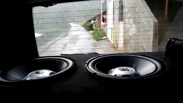 2x JBL GT5 12 1100 Watt + Zapco i-1200 Mono Amp --3-- смотреть онлайн