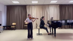Комаровский Концерт ми минор, 1 часть , исполняет Доброва Мария 4 класс