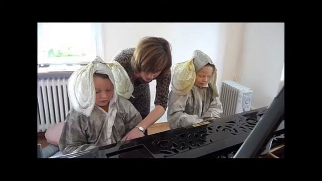 four-handed: mancini: baby elephant walk kreativlabor musicstudio@vtxmail.ch смотреть онлайн