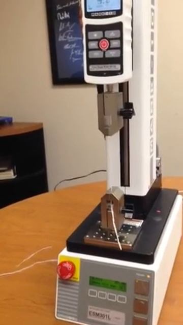 Tensile test of plastic strand смотреть онлайн