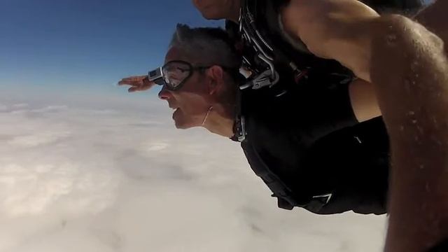 Tandem skydiving смотреть онлайн