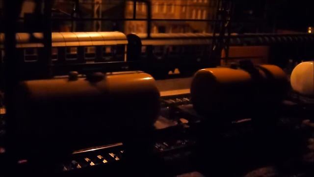 Märklin E 151 104-7 DB Nachtfahrt Kesselwagen смотреть онлайн