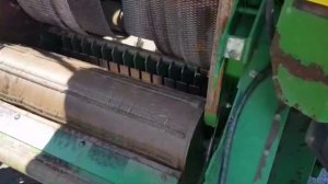 Пресс подборщик рулонный John Deere  592/Round baler John Deere 592