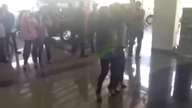 Flashmob Astra Daihatsu HR Muhammad 4 смотреть онлайн