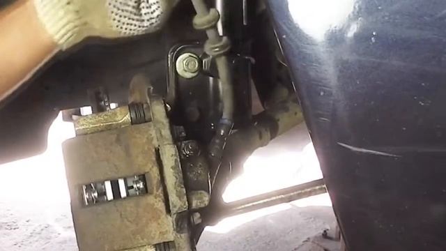 Лада Калина. Замена переднего тормозного шланга. смотреть онлайн