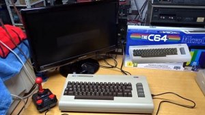 The C64 Mini Maxi VS original Commodore 64 + box.Retro games LTD