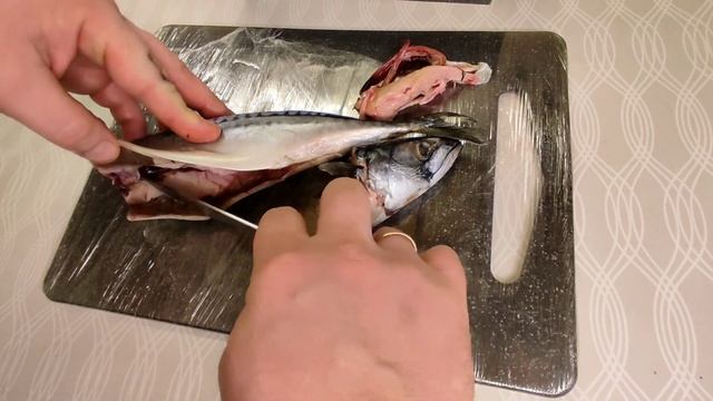 Скумбрия для САЛАТА и ЗАКУСКИ.Как приготовить МАЛОСОЛЕНУЮ СКУБРИЮ.#рыба#скумбрия#закуска#салат# смотреть онлайн