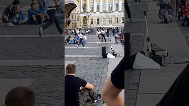 Немного Цоя на Дворцовой смотреть онлайн