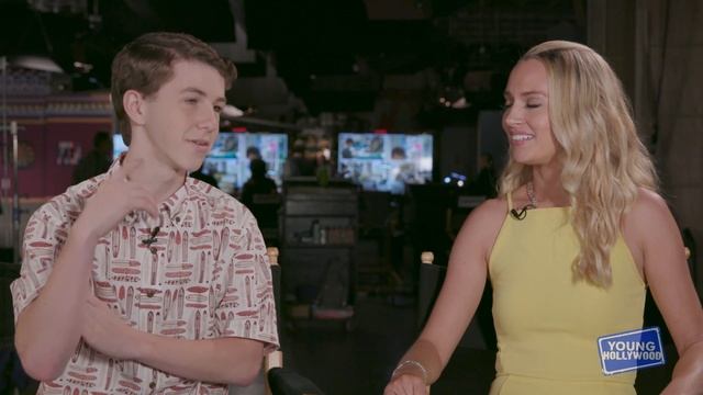 Inside the Vuuugle House with the Cast of Bizaardvark! смотреть онлайн
