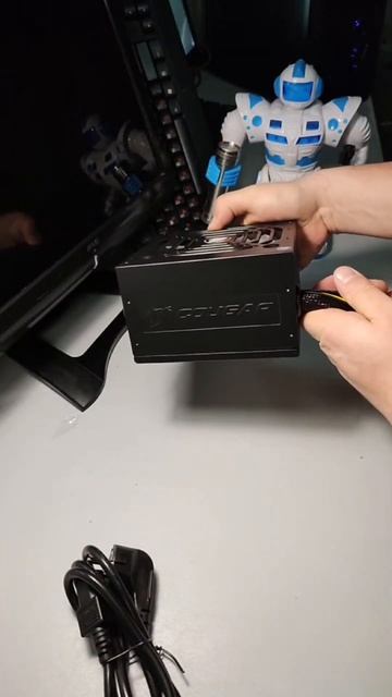 Распаковка блока питания Cougar XTC ARGB 600 смотреть онлайн