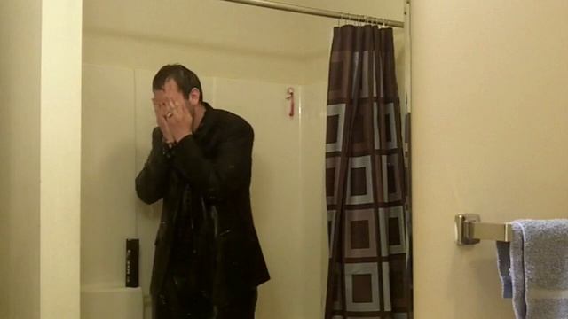 Shower Challenge.....Prank FAIL!!!! смотреть онлайн
