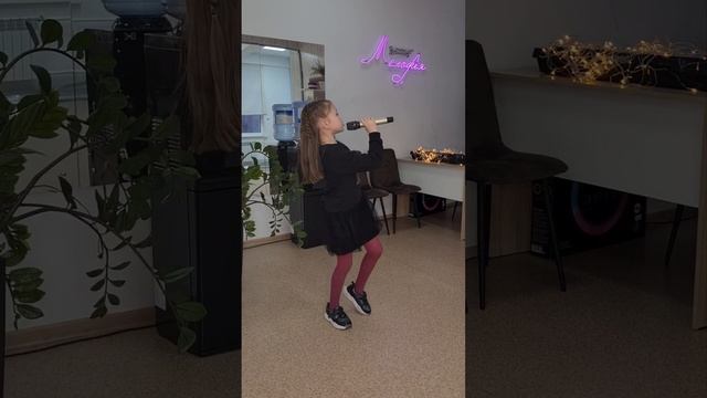 Ученица студии вокала "Мелодия" (г.Барнаул) Юракова Мария - Моё имя хулиганка смотреть онлайн