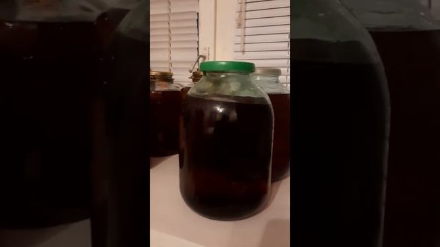 выдержка дистилята в дубовой винной бочке почти четыре месяца сливаем и дигустируем.