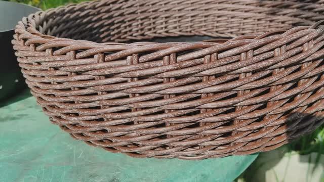 Лежанка для животных из ротанга. Ответы на вопросы. #ротанг #плетение #лежанкаизротанга #рукоделие смотреть онлайн