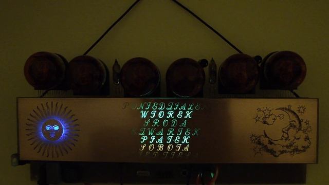 Zegar lampowy Z560M DCF-77 NIXIE z kalendarzem. смотреть онлайн