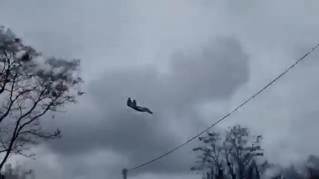 Russian Fighter Jets Shark Fast And Low Over Ukraine смотреть онлайн