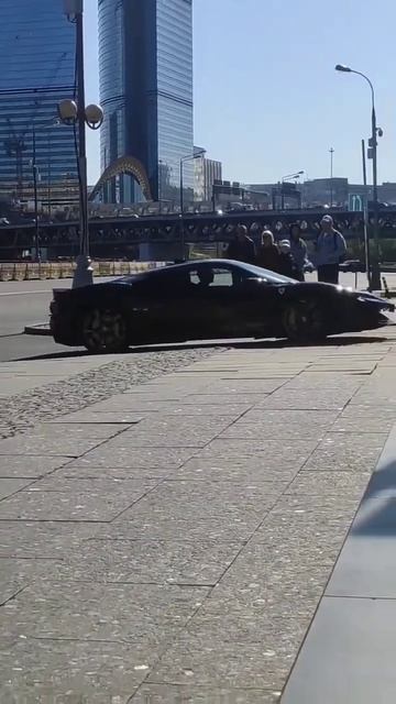 Какие машины можно увидеть в Москве Ferrari SF90 #shrots смотреть онлайн