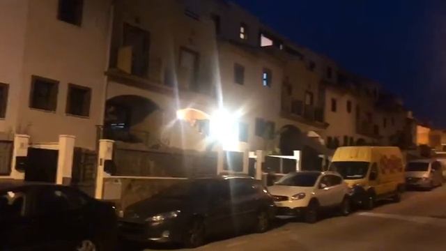 HOMENAJE A MUNDO SANITARIO EN CORONAVIRUS ZONA CALLE ALFONSO DE LA TORRE MARIN смотреть онлайн