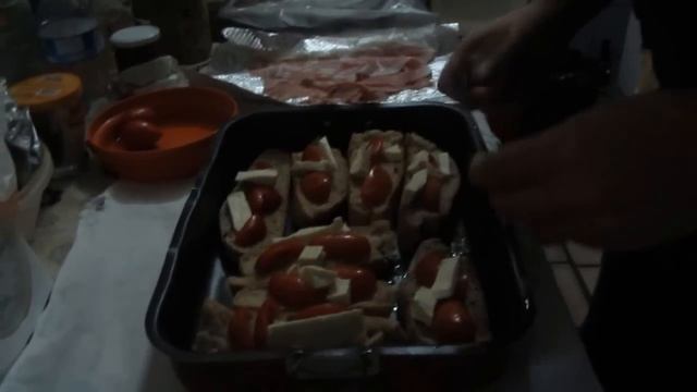 Cucina con nunzinho91 - Atto VI (parte 1/2): Bruschette con prosciutto, provola e pomodori смотреть онлайн