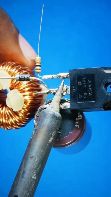 3.7V to 450V Powerfull Step UP Voltage Booster #shorts #shortfeed #diy смотреть онлайн