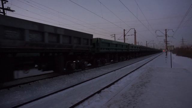 Электровоз ВЛ80С-1069 с думпкарами. смотреть онлайн