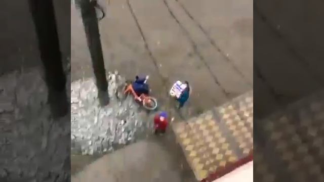 Лови аптечку. Оригинал смотреть онлайн