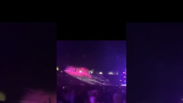KarolG en su concierto en Los Ángeles lleno el estadio Rose Bowl estuvieron familia, Feid y famoso смотреть онлайн