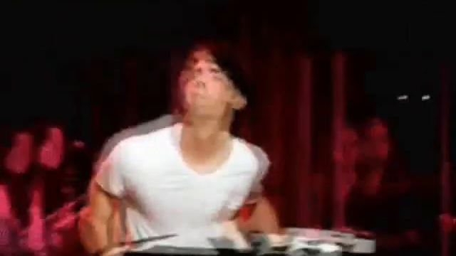 Jonas Brothers BLACK OR WHITE!! Adam Lambert смотреть онлайн