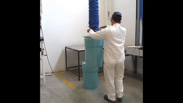 Vacuum lifter handling steel drums and plastic containers смотреть онлайн