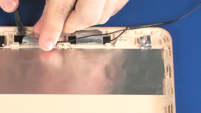 Replace the Wireless Antennas Cables | HP Pavilion 17-ab001 notebooks | HP Support смотреть онлайн