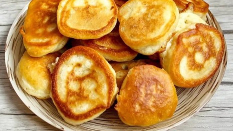 оладьи.очень вкусный оладьи на кефире.