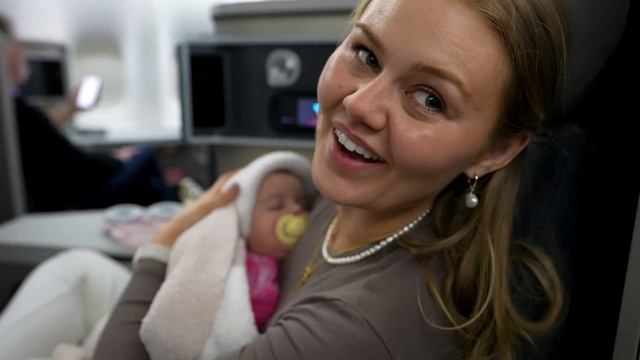 Traveling in First Class with a Baby! DELLA VLOGS смотреть онлайн