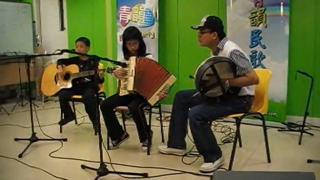 Adam Lambert - Mad World (7yo kid acoustic cover) смотреть онлайн