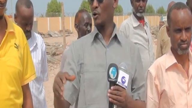 Daawo Muuqaalka Xoghayaha dawlada hoose e Berbera o ka hadlaaya xaafad danyar ah o dhawaanya ay Qo смотреть онлайн