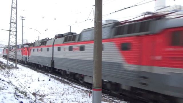 Длинная сплотка из электровозов ЭП2К-338 + ЧС7-259 + ЧС7 + ЭП2К + ЭП20-013 + ЭП2К + ЭП2К-358 смотреть онлайн