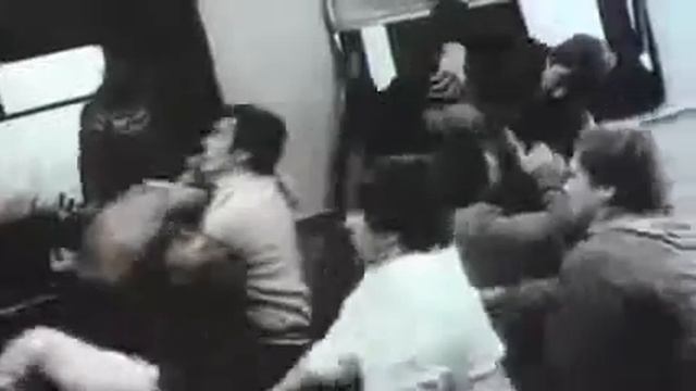 Падение троллейбуса в яму смотреть онлайн