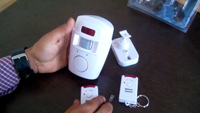 PIR Sensor Alarm with 2 Remote to detect Motion and blow siren смотреть онлайн
