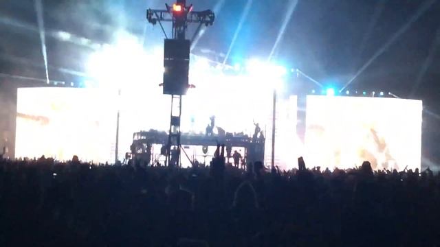 Rihanna - We Found Love ft. Calvin Harris @ Coachella 2016 смотреть онлайн