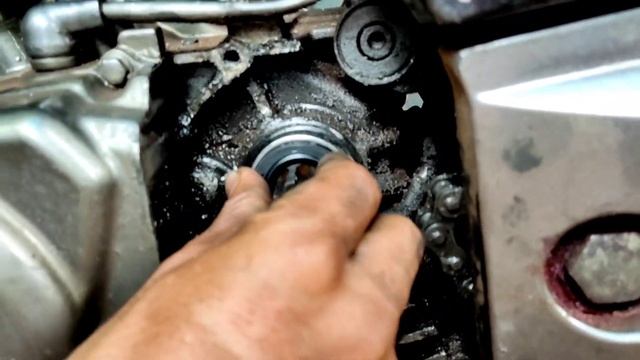 Pulsar engine oil seal changing & gear oil seal changing. solve oil leakage issue of motorcycle смотреть онлайн