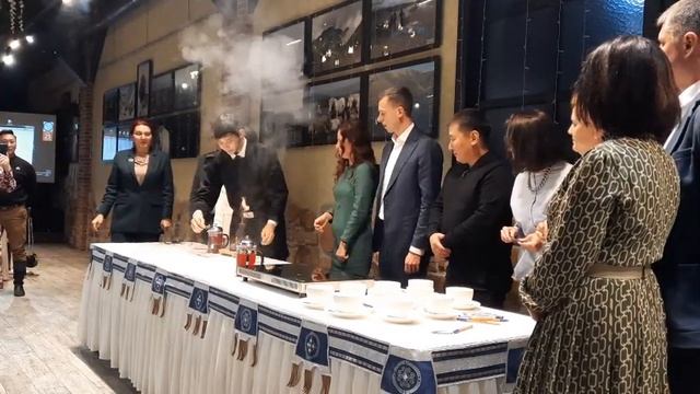 Чайная церемония по якутски "Алгыстаах чэй" от Егора Семенова. Sakha traditional tea ceremony смотреть онлайн