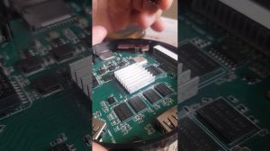 Установка радиатора на смарт приставку VONTAR , ровно за 2 минуты.