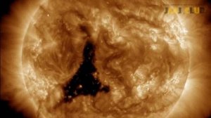 На Солнце обнаружена гигантская корональная дыра