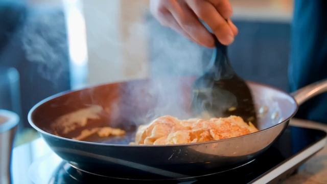 What Bodybuilders Eat For Breakfast | Santi Aragon's 8 Minute Meal смотреть онлайн