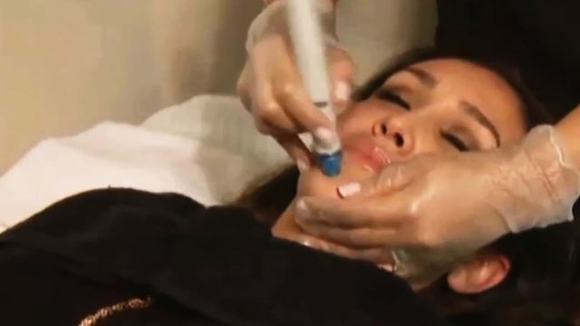 Facial Cleansing, Exfoliation, Extractions, and Hydration at Essence Skin & Laser смотреть онлайн